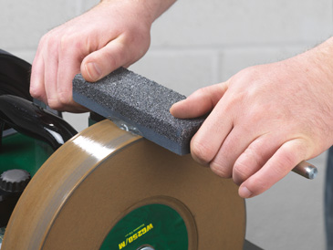 Ściernica 250 mm, granulacja 250 w ostrzarce WG250 Record Power | agencja-amk.pl Zmiana granulacji ściercny w ostrzarce WG250 Record Power