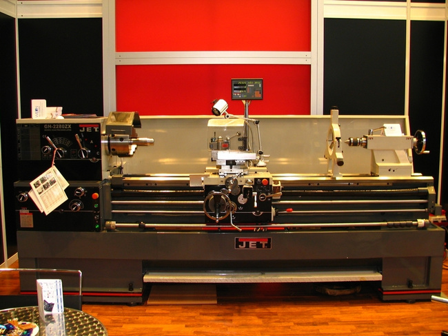 GH-2280ZX DRO Tokarka do metalu z wyświetlaczem w 3-osiach, Ø 560 mm / 2032 mm