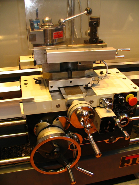 GH-2280ZX DRO Tokarka do metalu z wyświetlaczem w 3-osiach, Ø 560 mm / 2032 mm