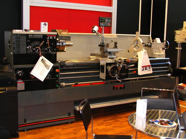 GH-2280ZX DRO Tokarka do metalu z wyświetlaczem w 3-osiach, Ø 560 mm / 2032 mm