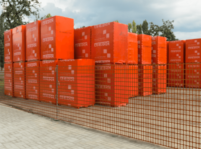 Słupek ogrodzeniowy 150 cm do mocowania siatki