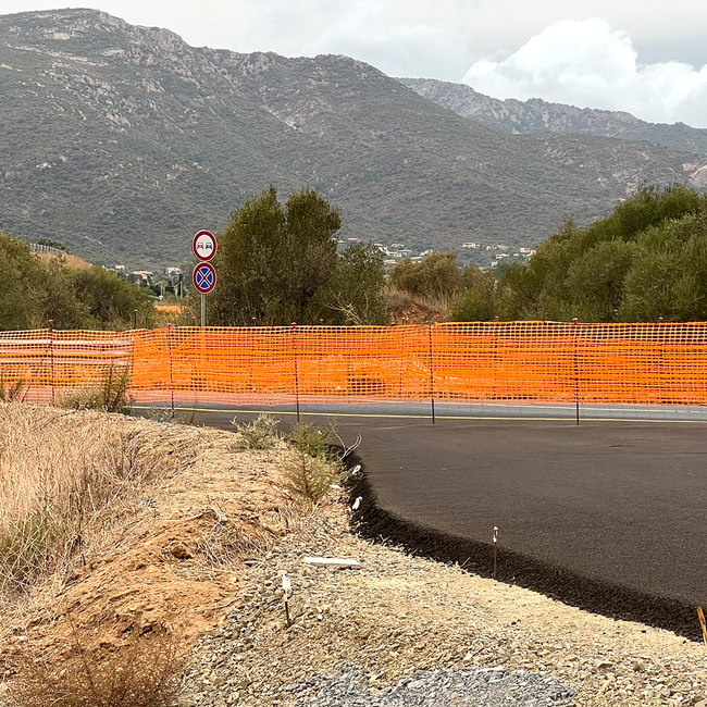 Słupek ogrodzeniowy ECO 150 cm do mocowania siatki, ostrzony