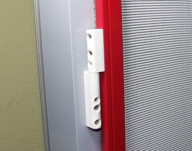 Zawias do moskitiery drzwiowej z PCV ze sprężyną (samozamykaczem)