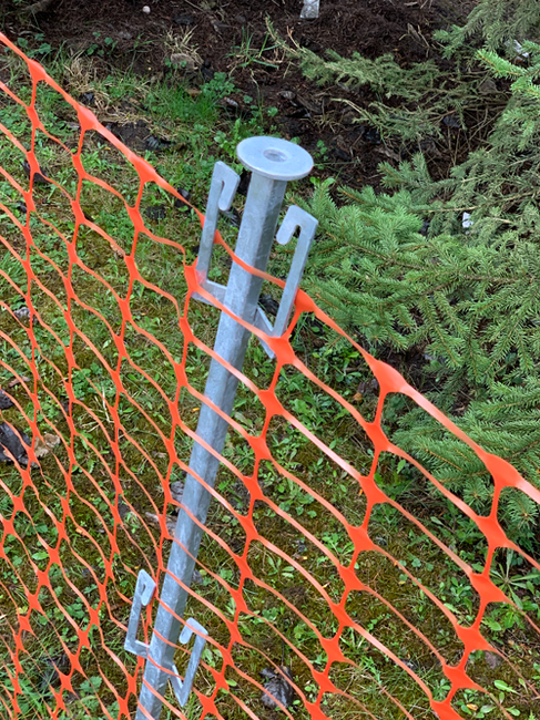 Słupek ogrodzeniowy 150cm do mocowania siatki