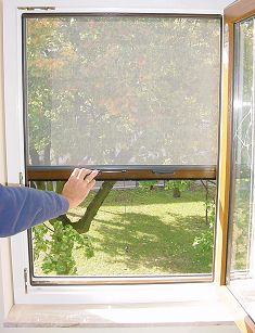 Moskitiera rolowana okienna 80x150 biała RAL 9016